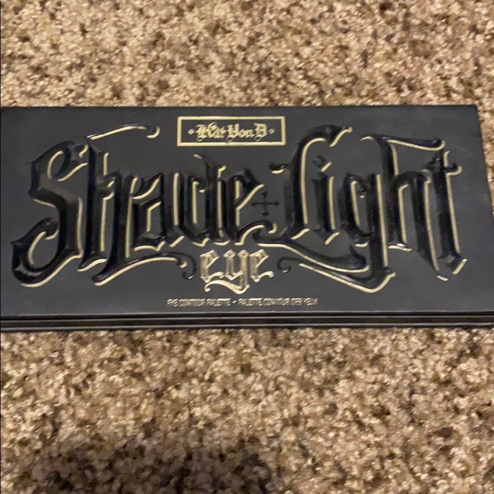 Kay Vin D Shade + Light Eye Contour palette